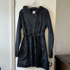 Oakley Women’s M‎ Black/Charcoal Gray Lightweight Raincoat Hooded Belted Jacket